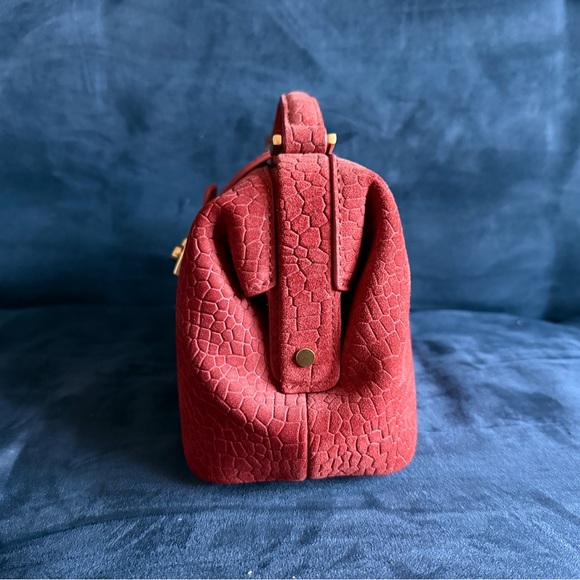 Brandon Blackwood Elegant Burnt Orange Crocodile-Embossed Elizabeth Handbag - Picture 7 of 8